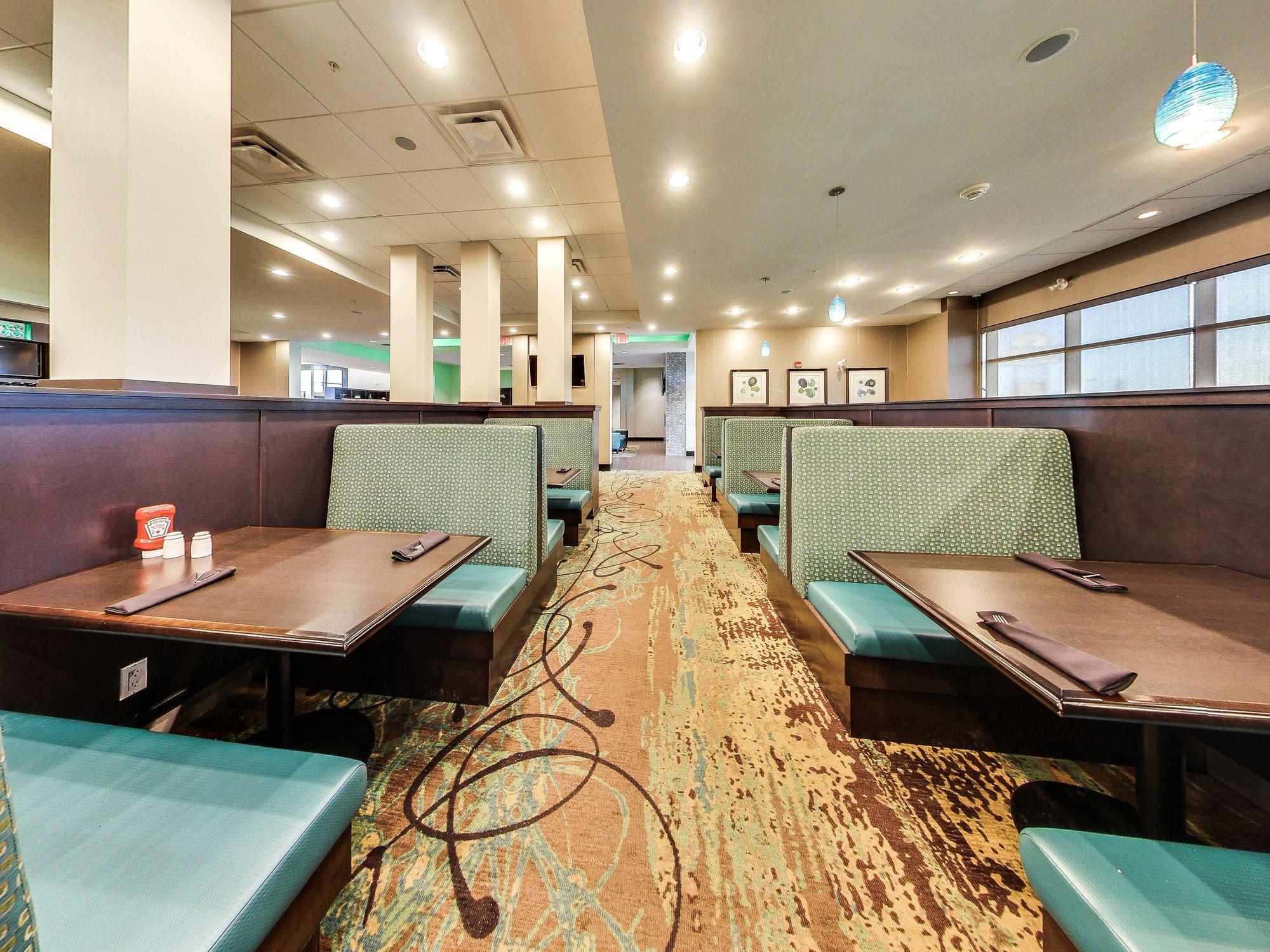Holiday Inn Hotel & Suites Edmonton Airport Conference Centre By Ihg Ниску Экстерьер фото